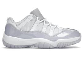 Air Jordan 11 Low "Pure Violet" (W)