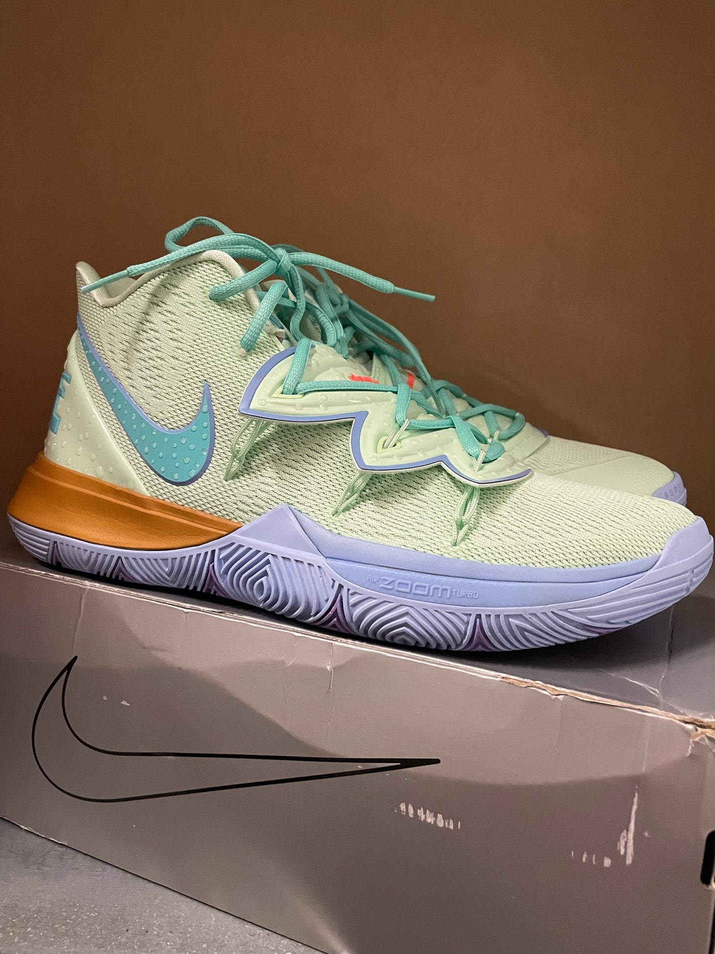 Nike Kyrie 5 “Squidward” (Pre-Owned)